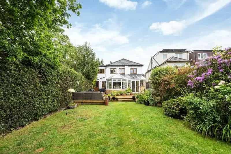 4 Bed House for Sale Near Brookwood Station