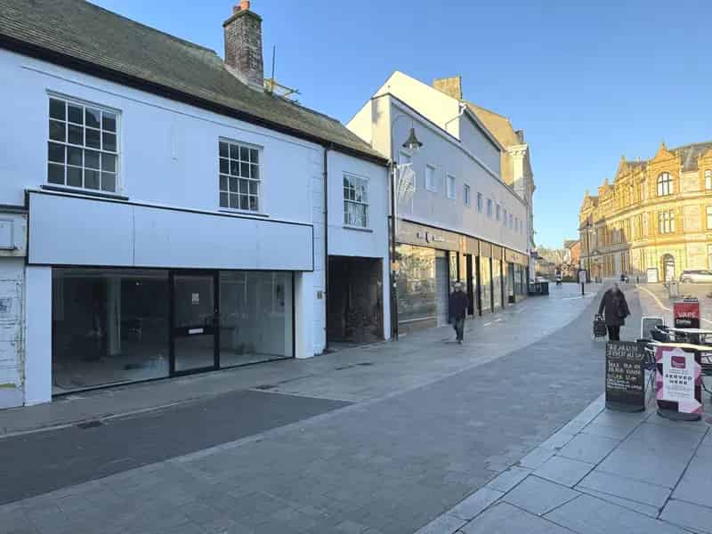 Refurbished Retail Premises in Grade II Listed Building Bank Street