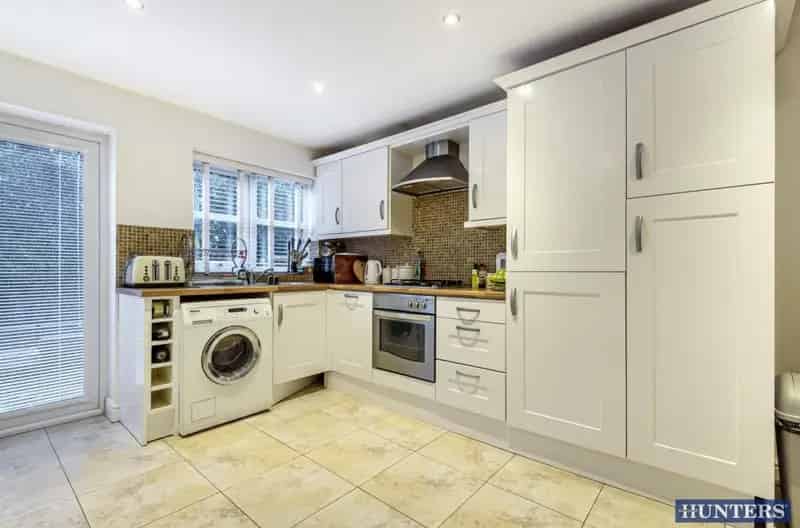 2 Bedroom House To Let Modern Family Home