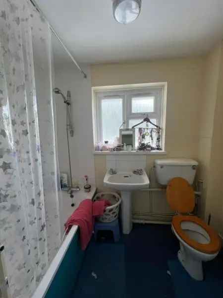 Flat For Rent in Wealden, England