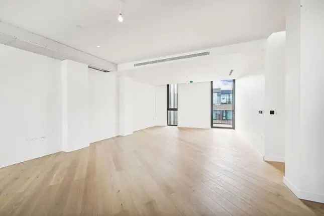 Penthouse to rent in London W12