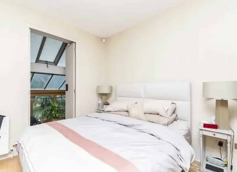 Two Bedroom Duplex Apartment with Private Garden