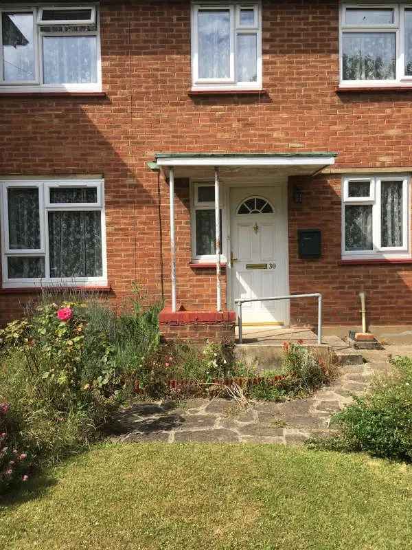 House For Rent in Three Rivers, England