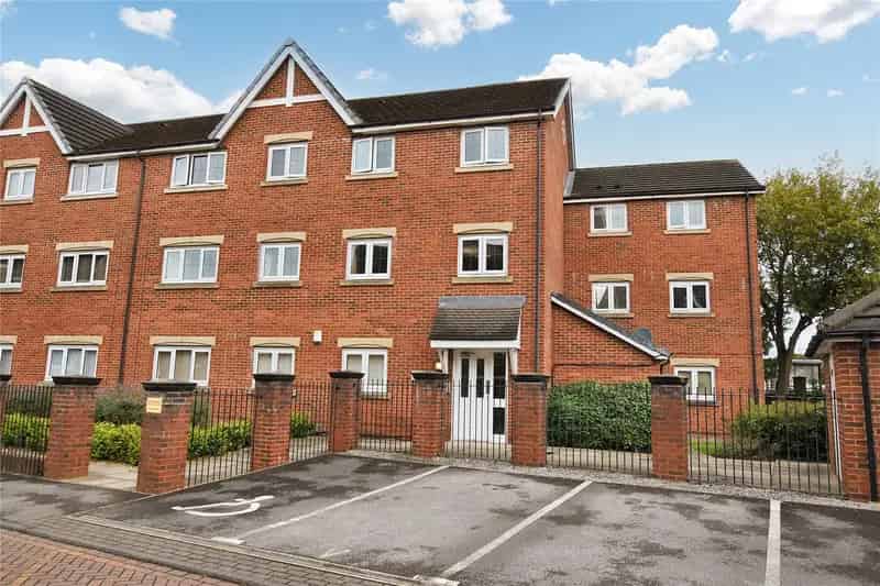 2-Bedroom Apartment in Morley - Newly Decorated