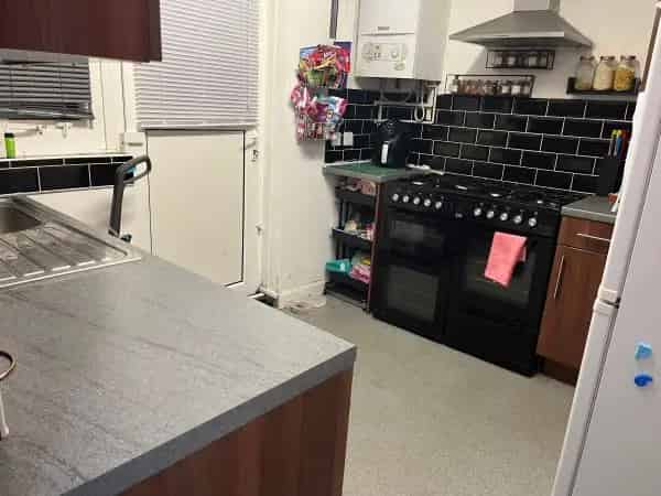 2 Bedroom House Big Garden 2 Sheds