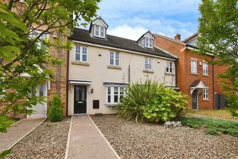 3 Bedroom Terraced House For Sale