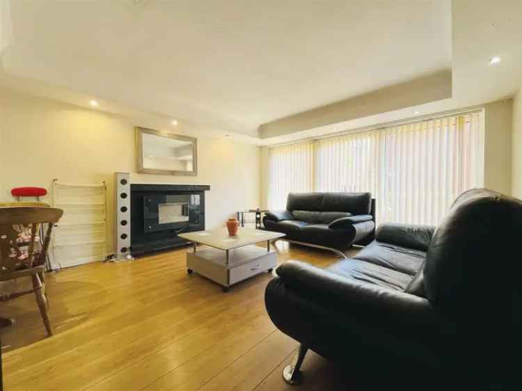 3 Bedroom Terraced House Near Train Station