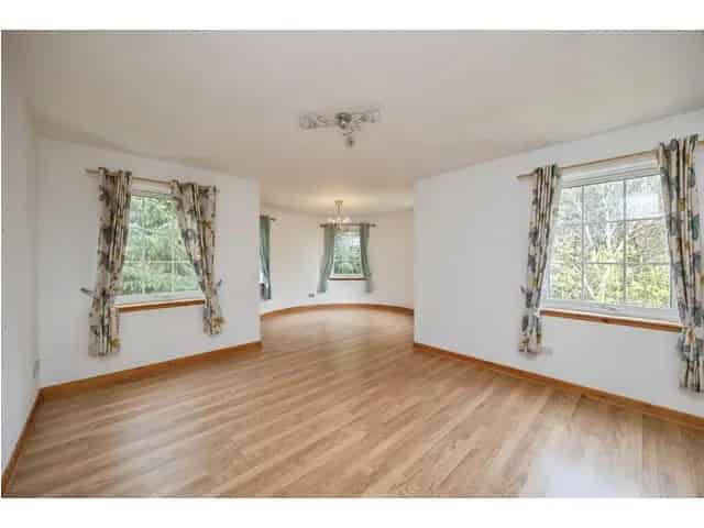 3 Bedroom Flat for Sale Livingston