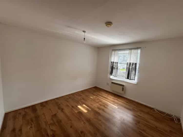 1 Bedroom Flat to Rent Spacious Apartment with Parking