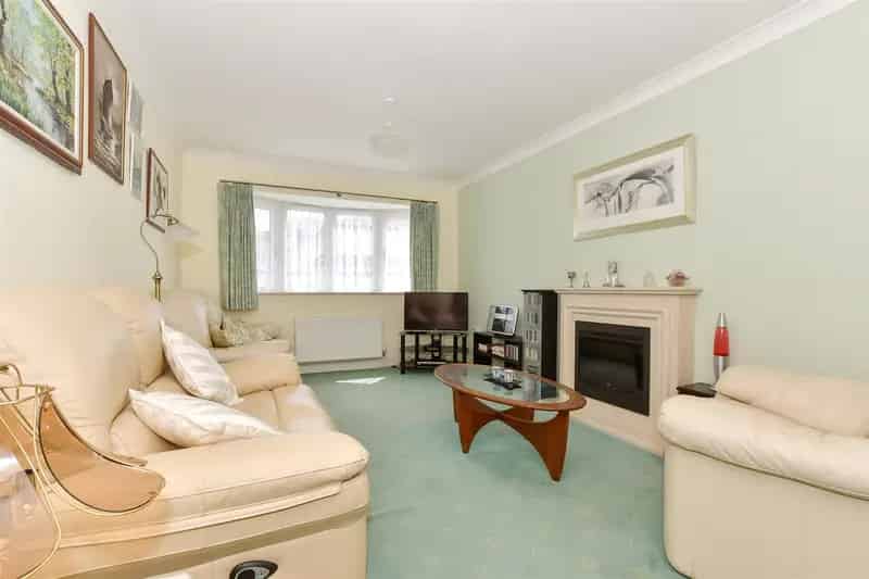 3 Bedroom Detached House for Sale Near Town and Beach