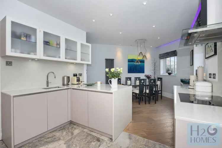 4 Bedroom Townhouse for Sale in Trafalgar Gate