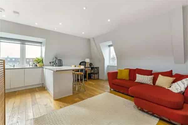 Harpenden One Bedroom Flat Near Station and Shops
