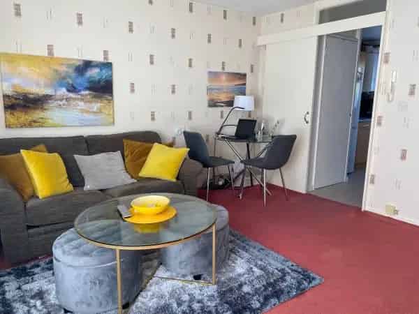 Bright Ground Floor Flat Near Elstree Borehamwood Station