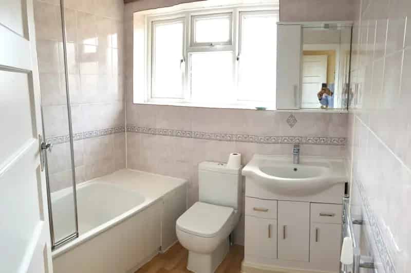 3 Bedroom Detached House with Garage and Parking