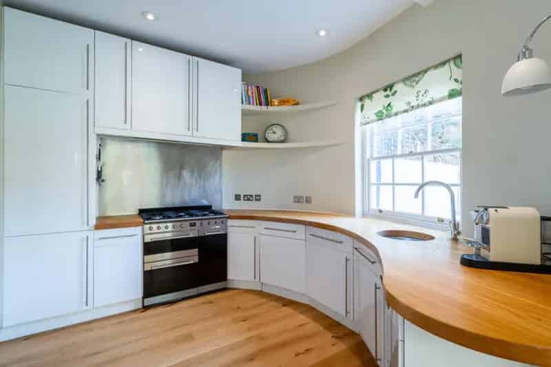 2 Bedroom Apartment with Private Garden and Parking for Sale