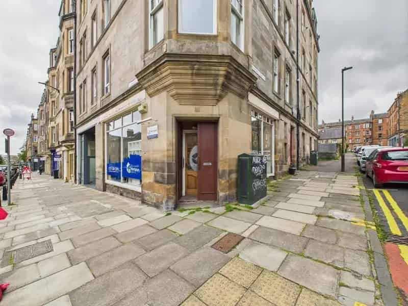 Class 1A Commercial Space High Visibility Return Frontage