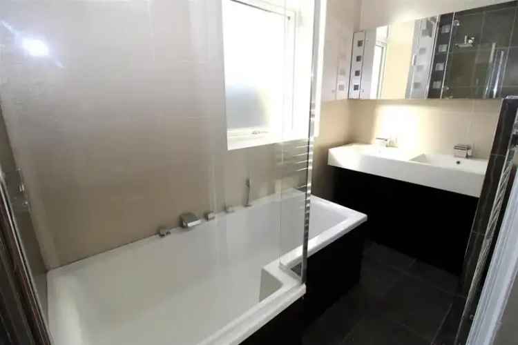 1 Bedroom Flat for Sale Ground Floor Conversion Near Barnehurst Station