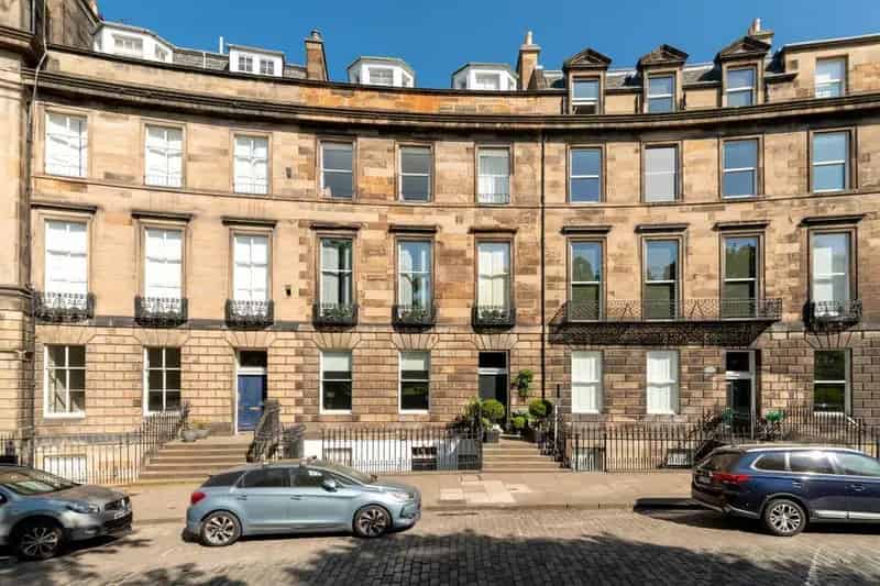 4 Bedroom Apartment to Rent in Edinburgh's Georgian New Town
