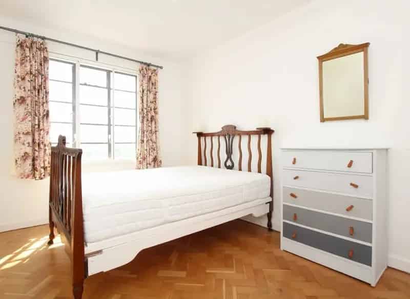 Two Double Bedroom Art Deco Apartment To Let
