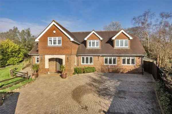 Attractive Detached Home Near Burwash Weald