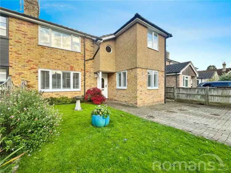 4 Bedroom Semi Detached House Near Farnham Town Centre