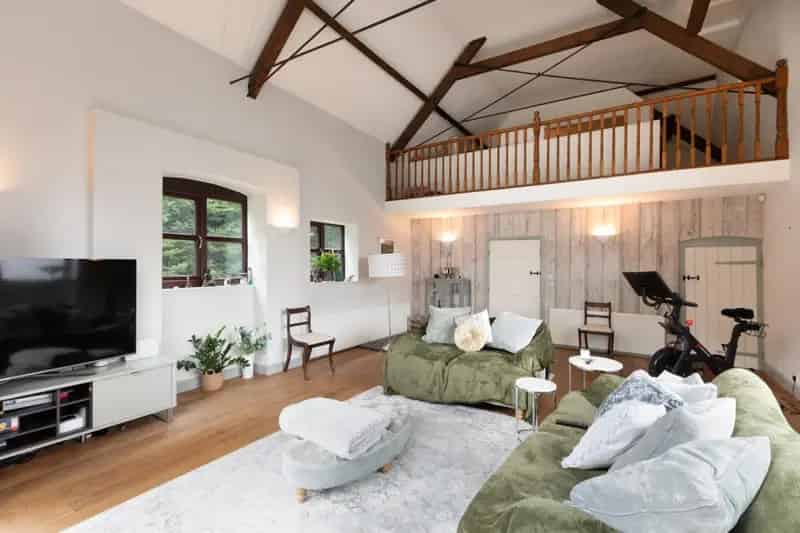 5 Bedroom Barn Conversion For Sale