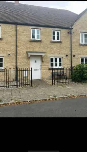 Large 2 Bed House in Witney - Pet Friendly