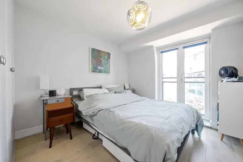 Spacious 2-Bedroom Penthouse Apartment in Angel