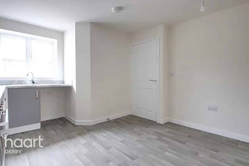 3 Bedroom Semi-Detached House to Rent