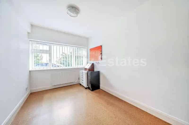 5 Bed Detached House for Sale Mill Hill