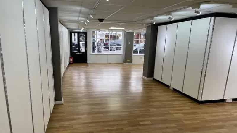 Beaconsfield Old Town Retail Space For Lease 915 sq ft