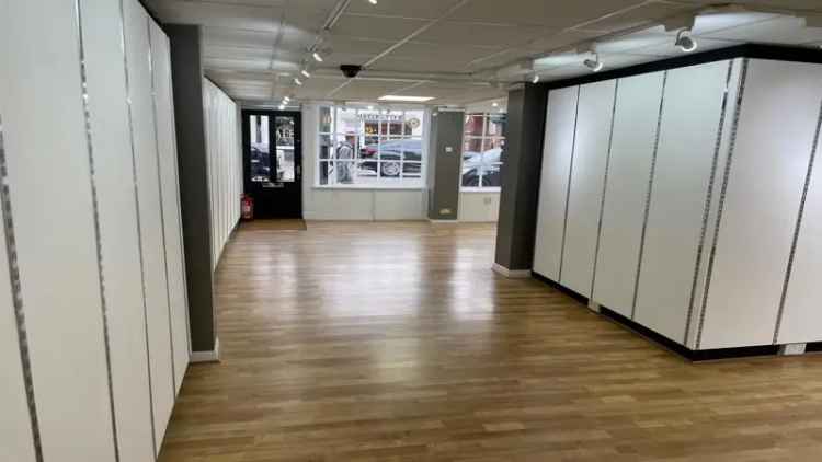 Beaconsfield Old Town Retail Space For Lease 915 sq ft