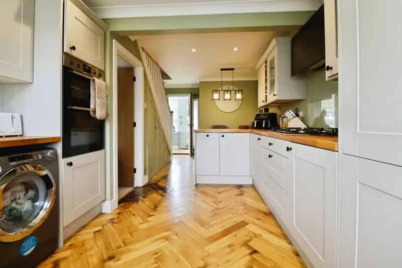 3 bedroom end of terrace house