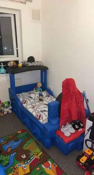 Flat For Rent in Bradford, England