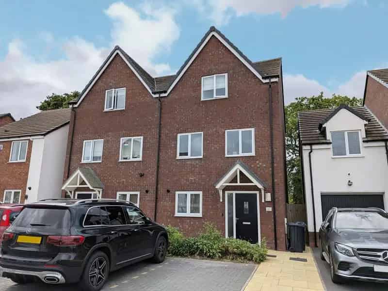 3 Bedroom Semi-Detached House For Sale