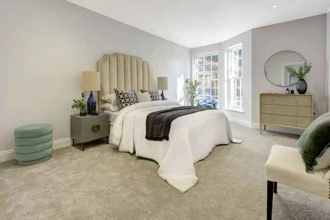 Flat for sale in West Heath Road, Hampstead, London NW3