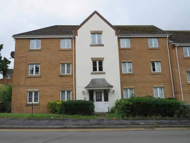 Ground Floor Apartment with Allocated Parking Double Glazing