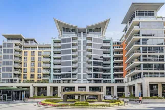 Luxury 4-Bed Flat for Sale in Imperial Wharf SW6