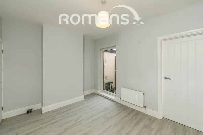 2 Bedroom Victorian Terrace House Near Reading