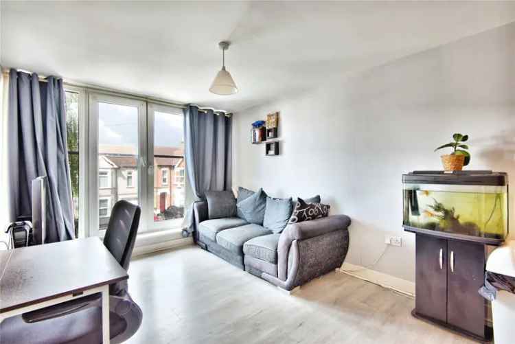 Flat For Sale in Southchurch Road, Southend-on-Sea, England