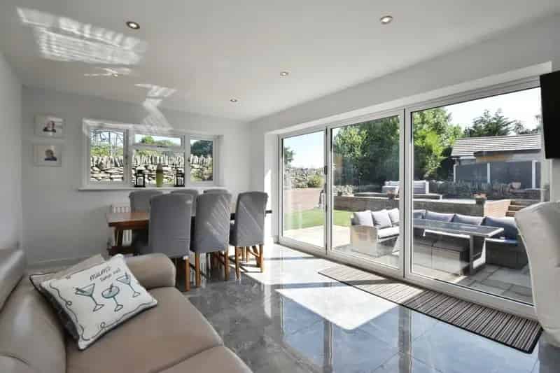 4 Bedroom Detached Bungalow Near Amenities and Transport Links