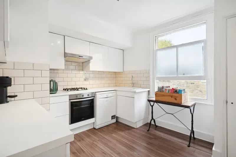 4 Bedroom Split Level Apartment Barnes Lyric Road