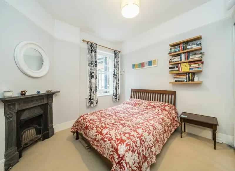 Battersea Park 1-Bed Apartment - Prestigious Mansion Block