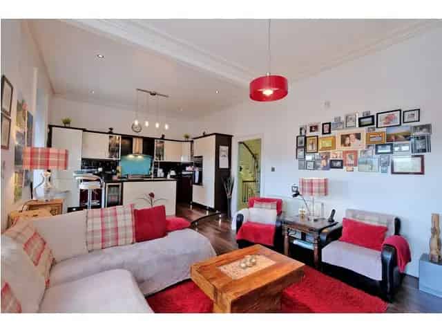 4 Bedroom Flat for Sale Near Amenities