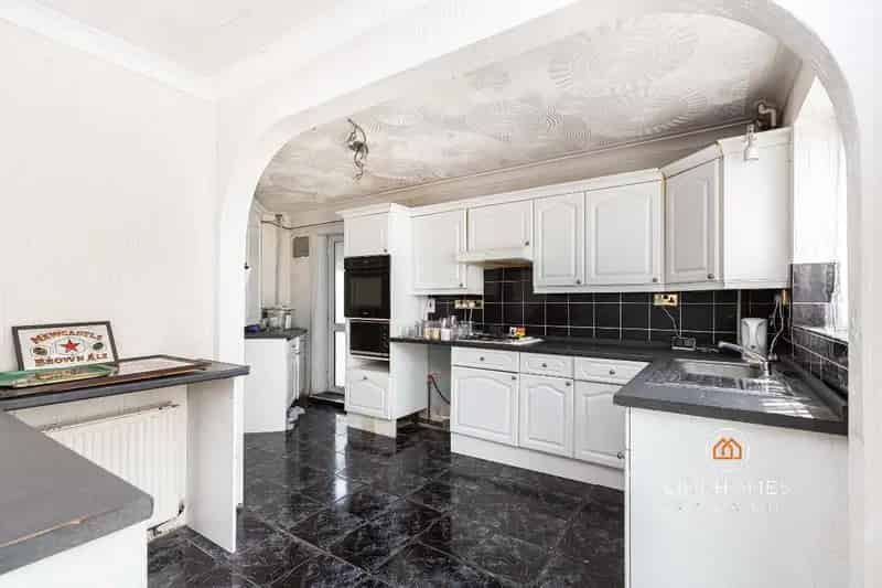 3 Bed Semi-Detached House for Renovation - BH12
