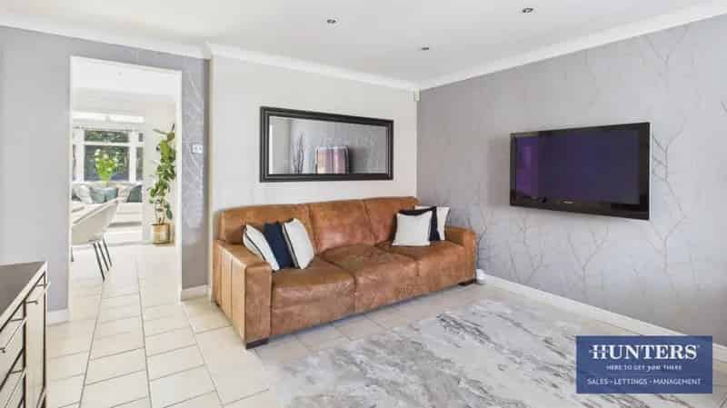 3 bedroom House
 For Sale 
Total Size: 973 SQ FT