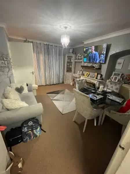 2 Bed Semi Detached House Near Heathfield Primary School