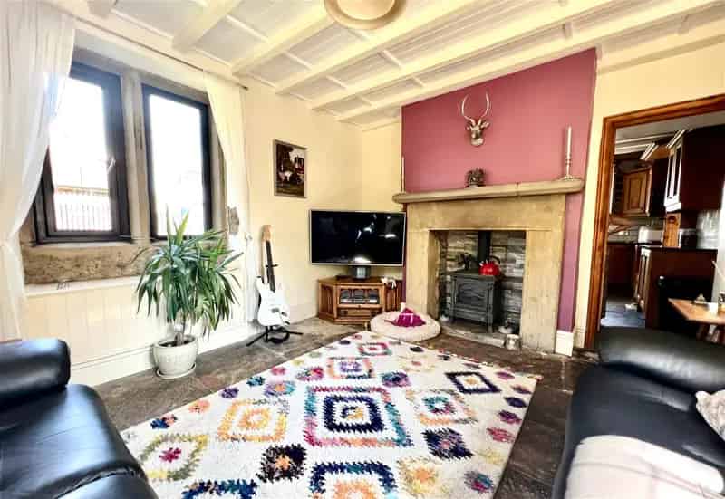 3 Bedroom Detached House with Barn Hazlehead