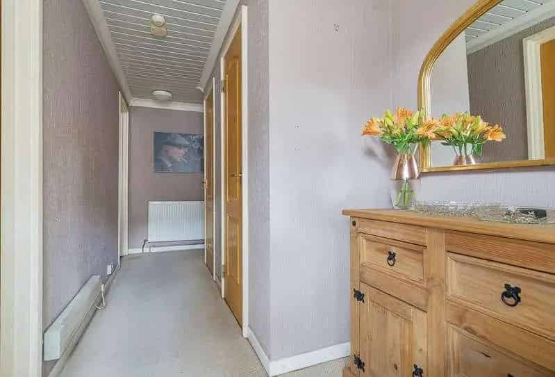 2 Bed Flat for Sale Modern Open Plan Living Large Garden