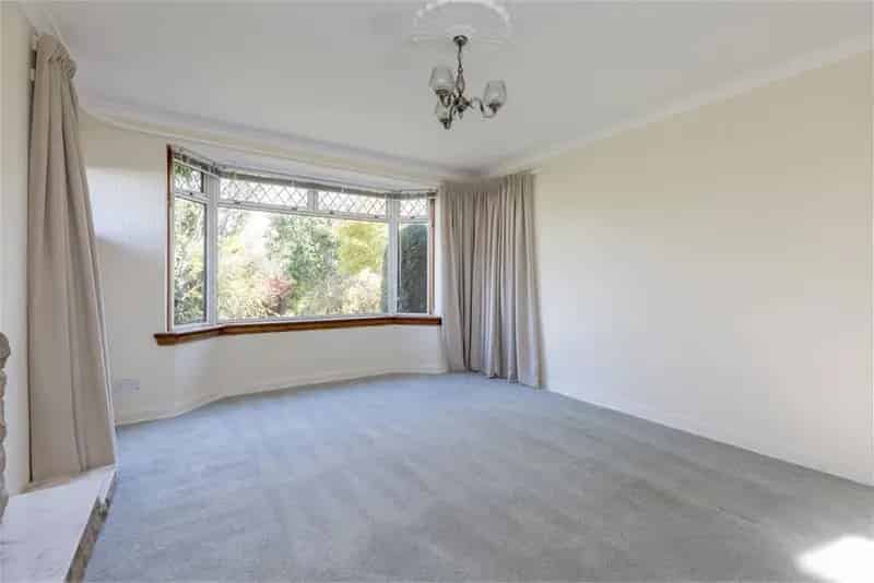 3 Bed House - Detached with 3 Reception Rooms